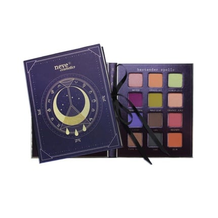 

Neve Cosmetics ArtDiary Palette 12 теней для век для бесконечных хроматических коктейлей Палетка Bartender Spells