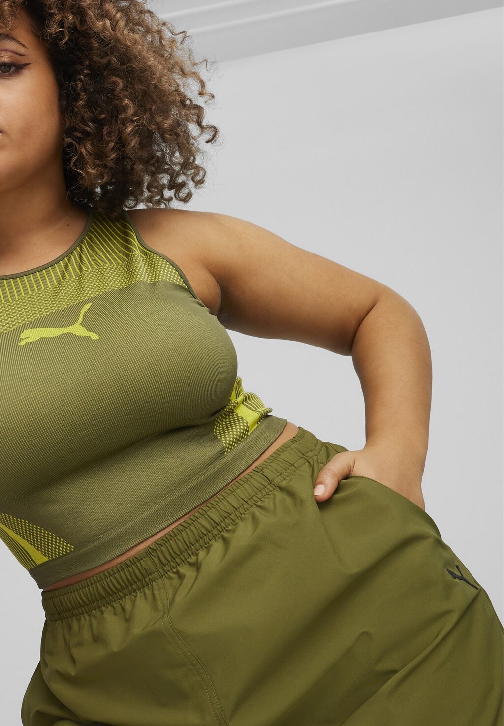 Топ DARE TO CROP Puma, цвет olive green