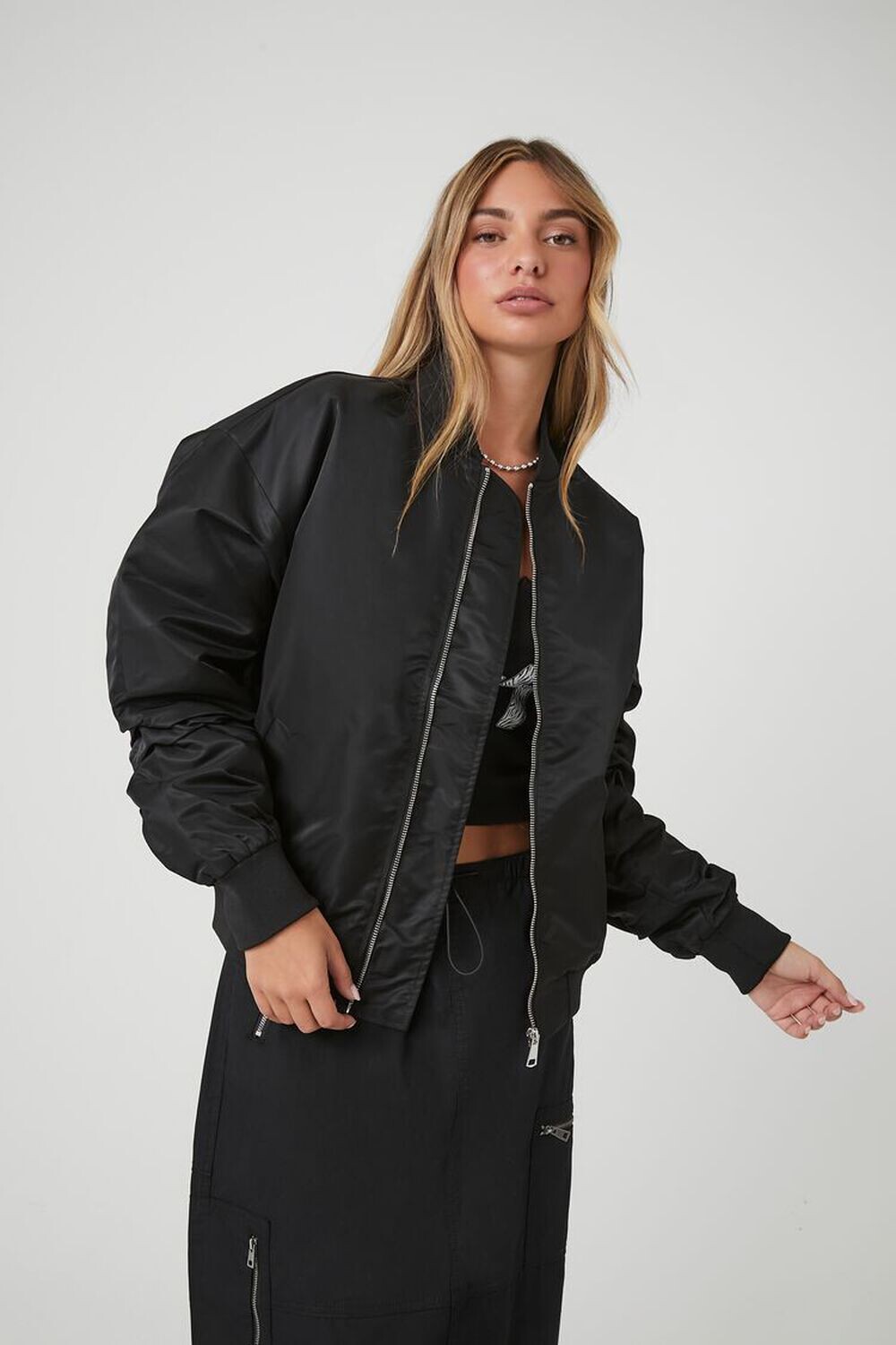 

Бомбер на молнии Forever 21, черный