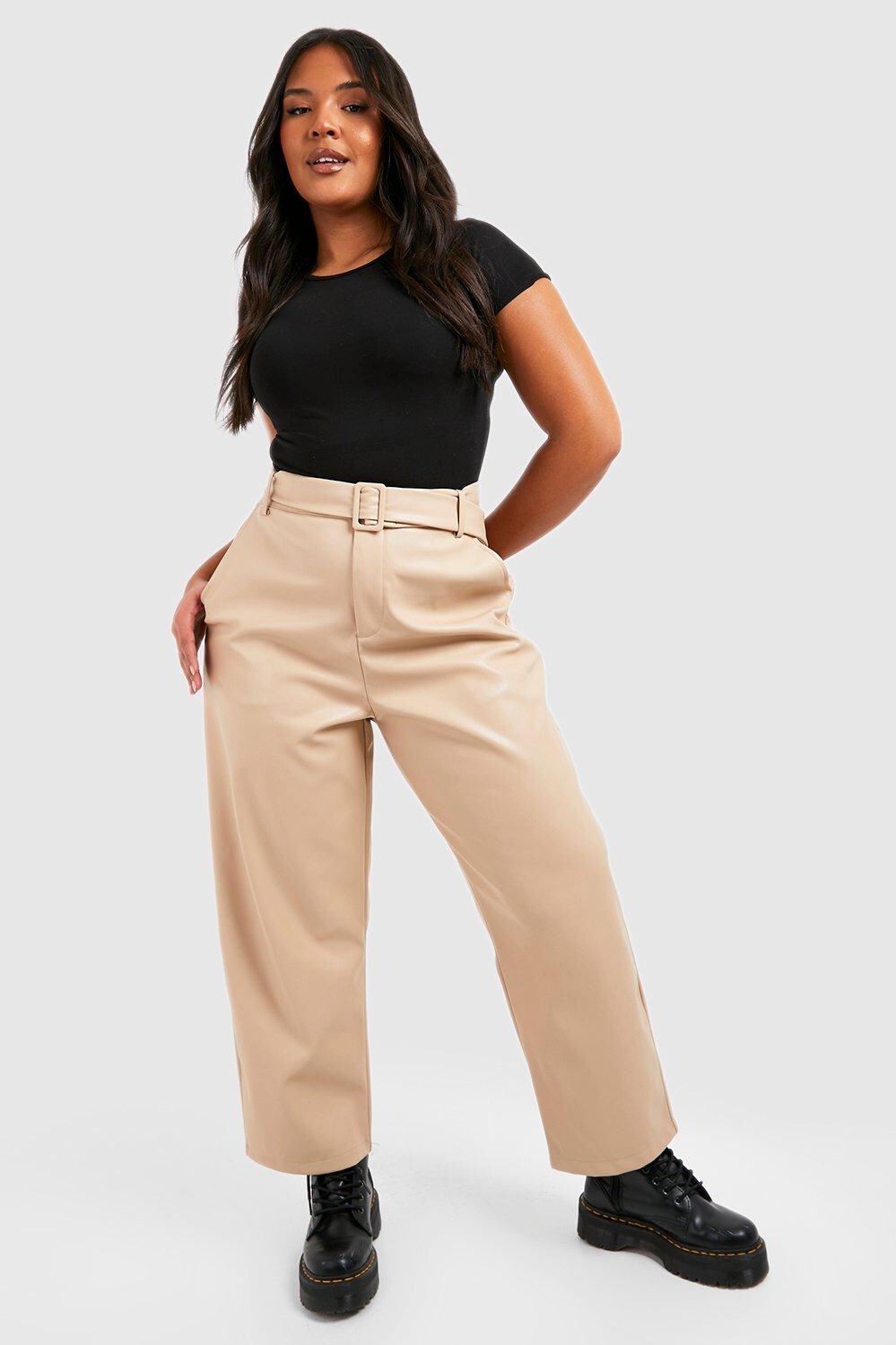 

Брюки plus из искусственной кожи с поясом Boohoo, экру