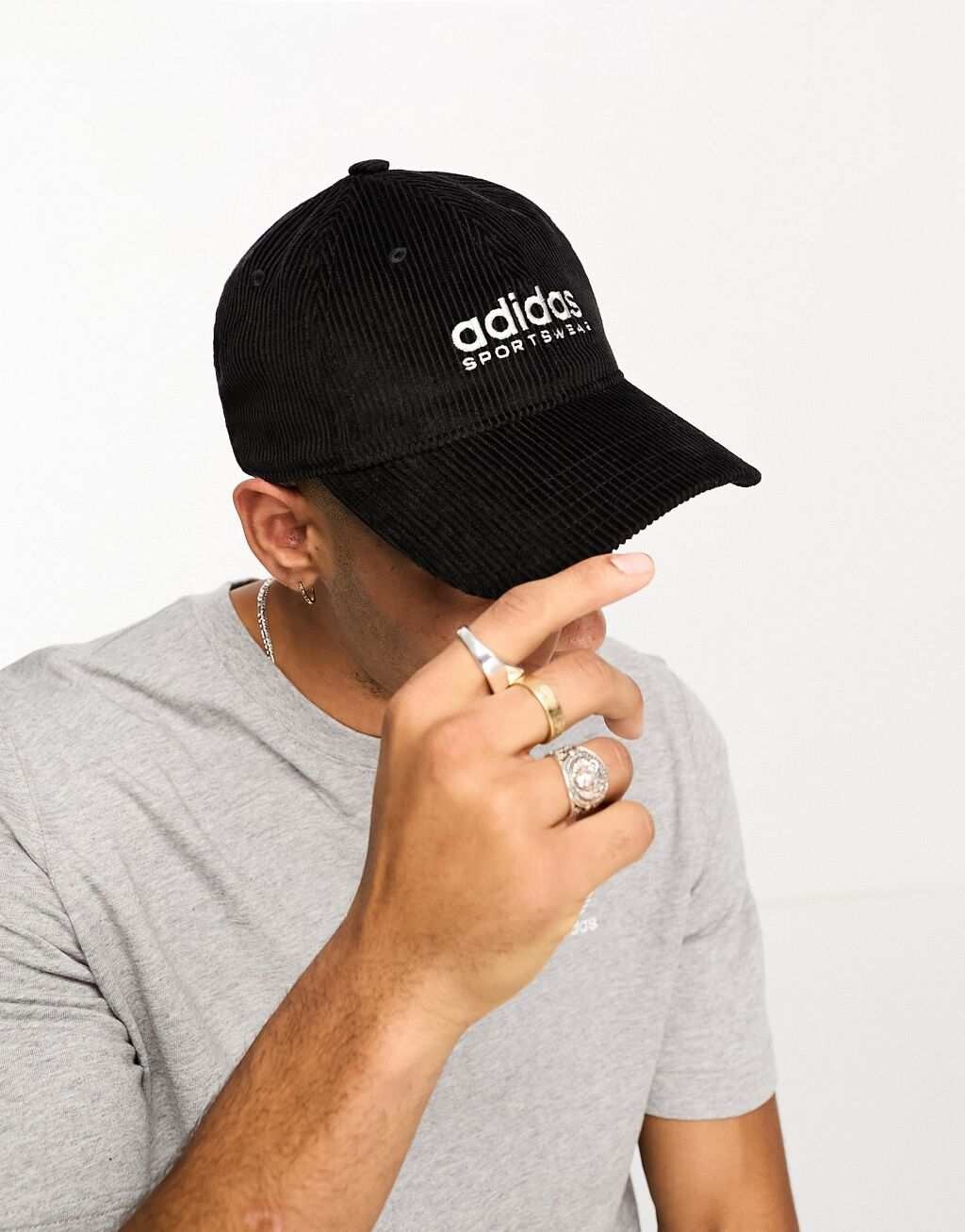 

Черная кепка для папы adidas Sportswear