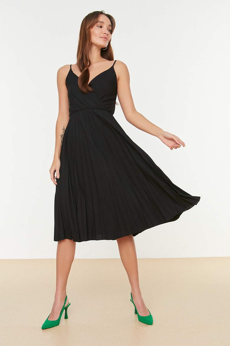 Вырезное платье с плиссированным эффектом Trendyol, черный блузка с плиссированным эффектом jgarage s черный