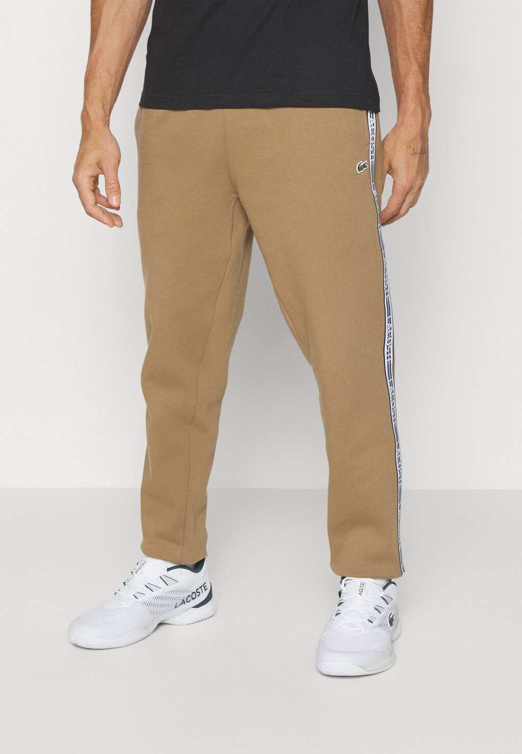 

Спортивные брюки Lacoste