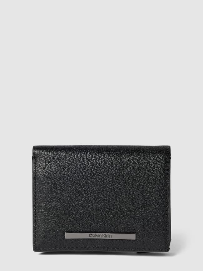 

Кошелек с детализацией этикетки модель "MODERN BAR TRIFOLD" Calvin Klein, черный