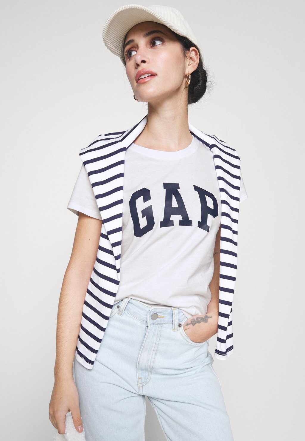 

Футболка с принтом GAP, белый
