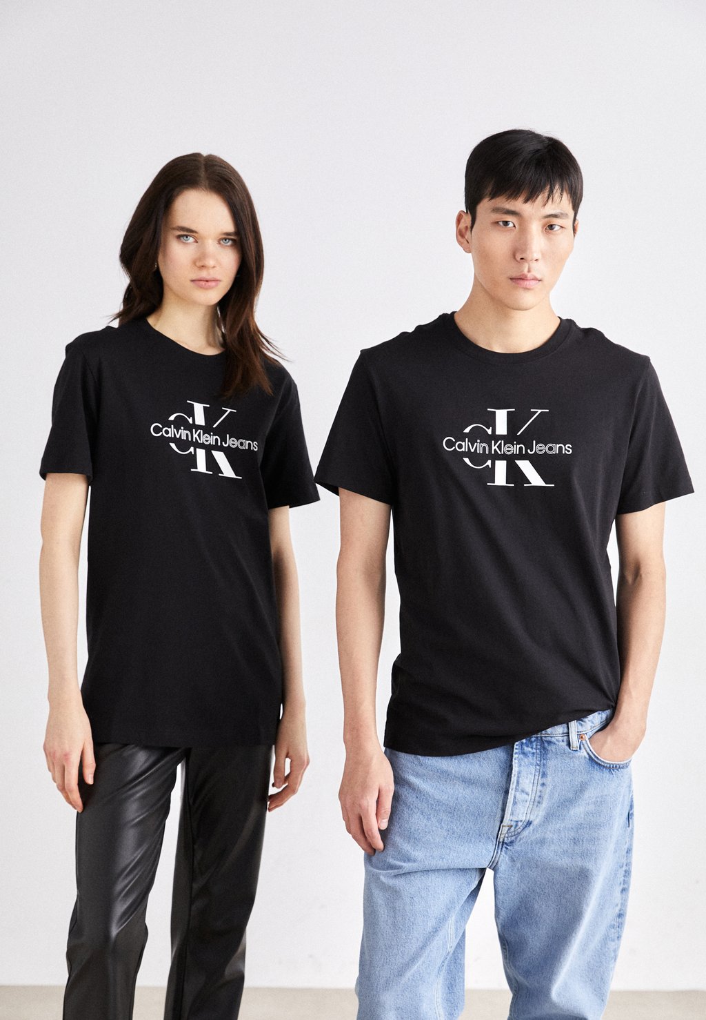 

Футболка с принтом Disrupted Outline Monologo Tee Unisex Calvin Klein Jeans, черный