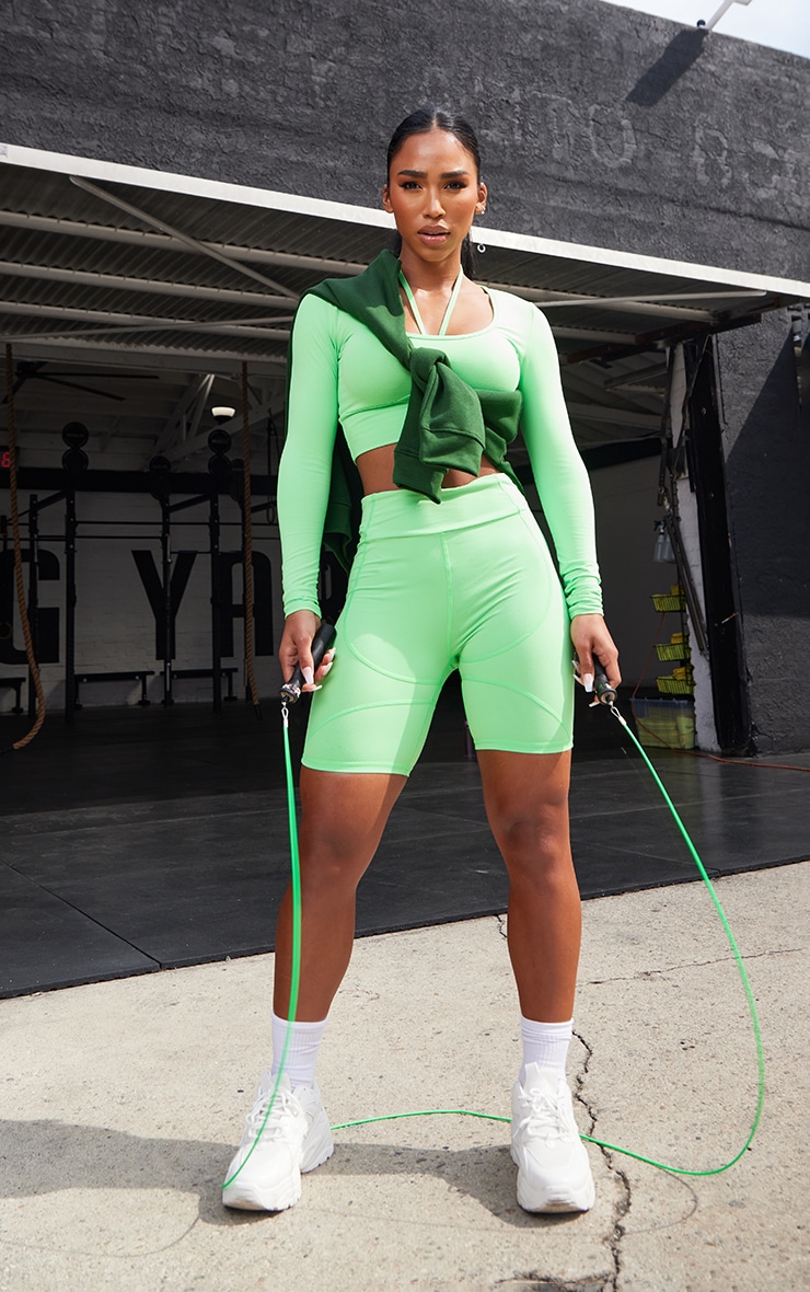 PrettyLittleThing Ярко-зеленые шорты Sport Sculpt Luxe со вставками цена и фото