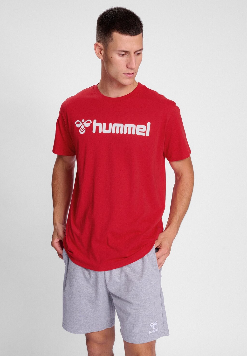 

Футболка с принтом Hummel, красный