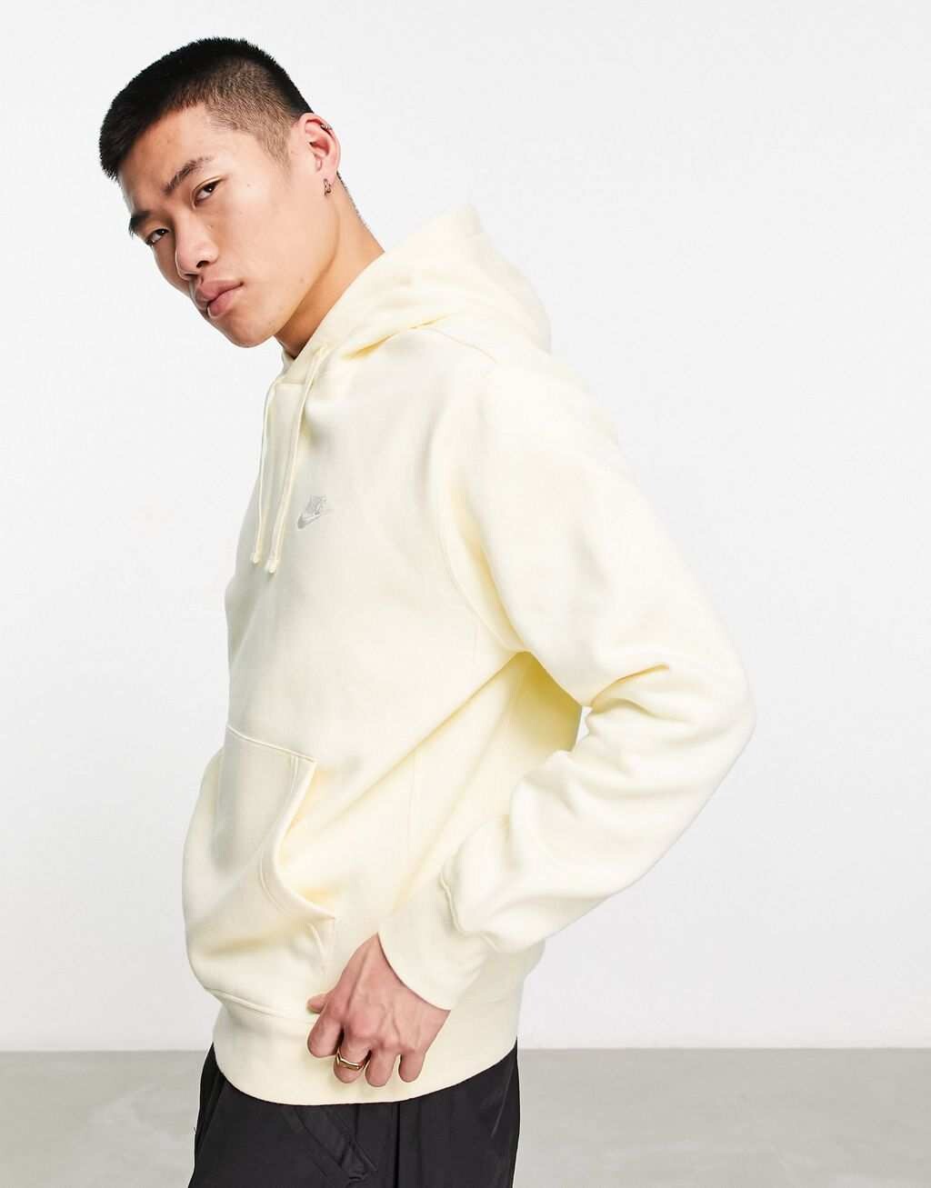

Желтая худи Nike Club, Желтый