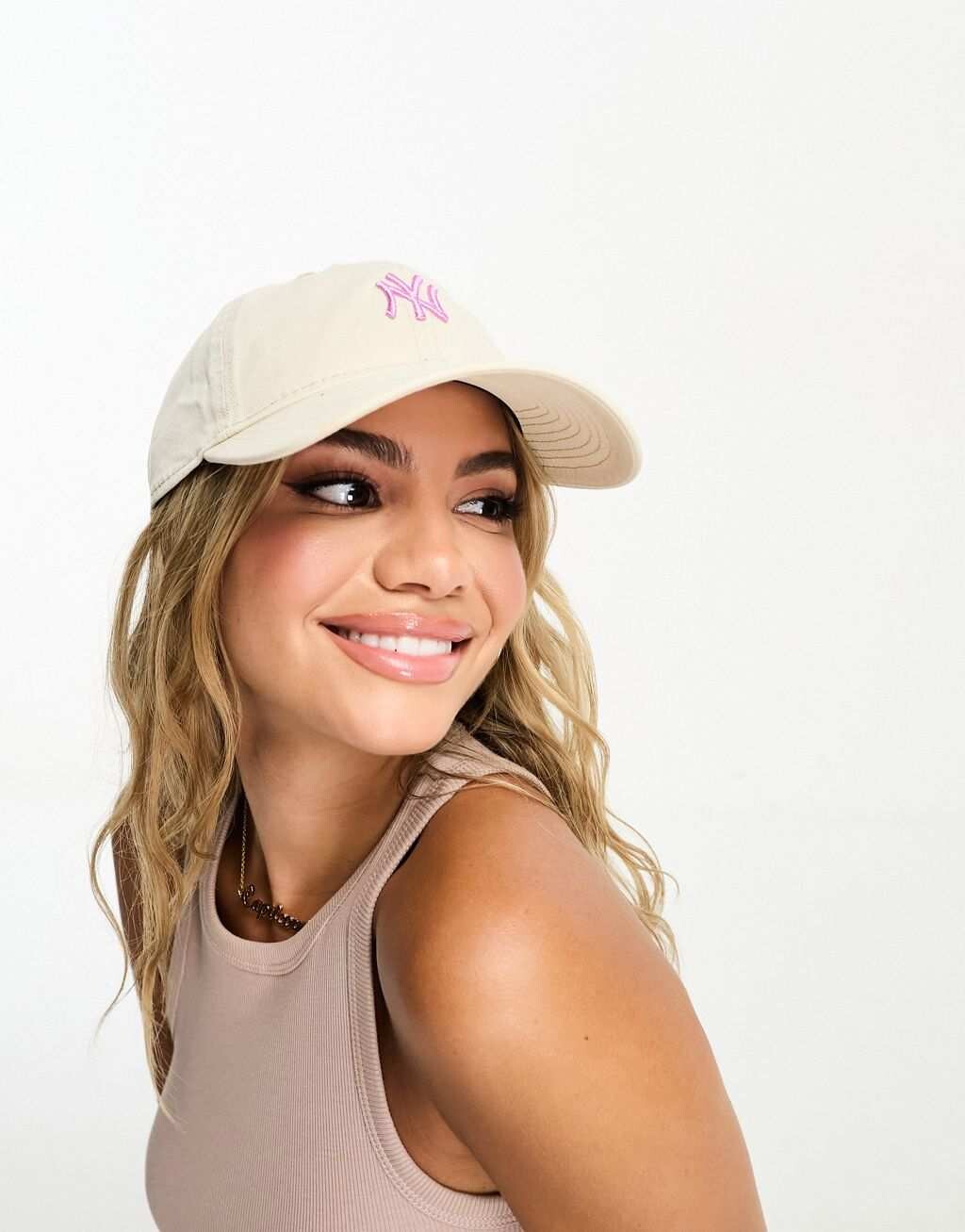

Белоснежная мини-кепка New Era 9Twenty NY