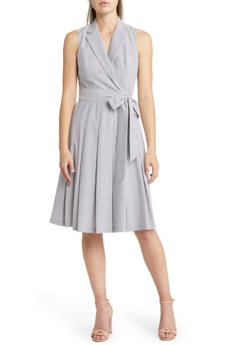 

Расклешенное платье с искусственным запахом ANNE KLEIN