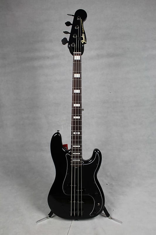 Басс гитара Fender Duff McKagan Deluxe Precision Bass Rosewood Fingerboard, Black w/ Bag