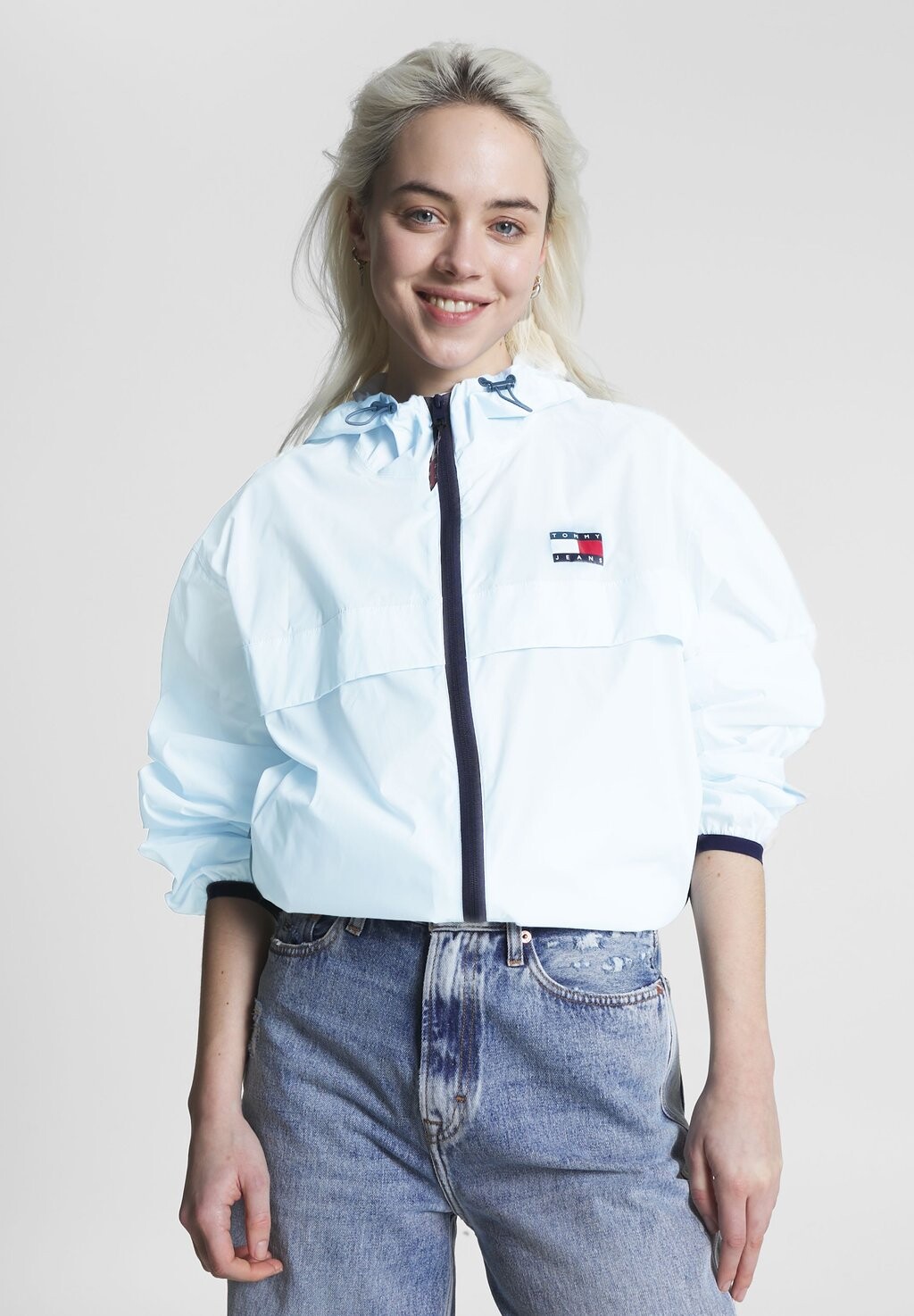 

Легкая куртка Tommy Jeans, Серый