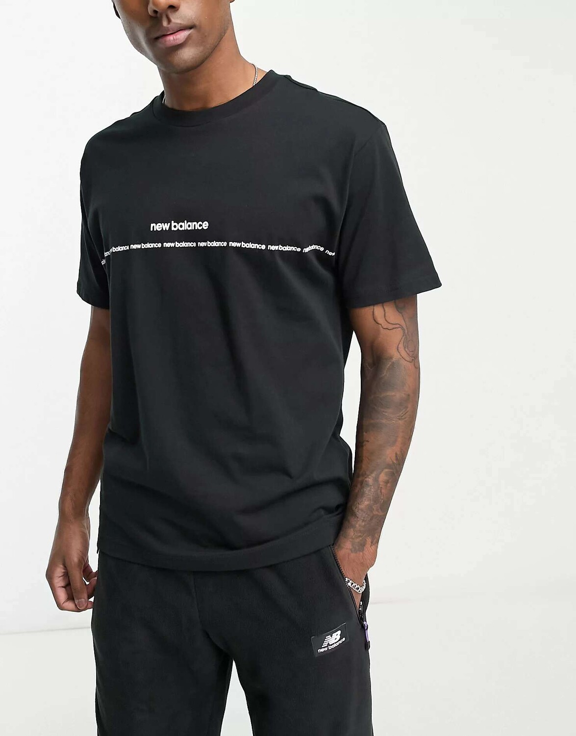 

Черная футболка с линейным логотипом New Balance, Черный