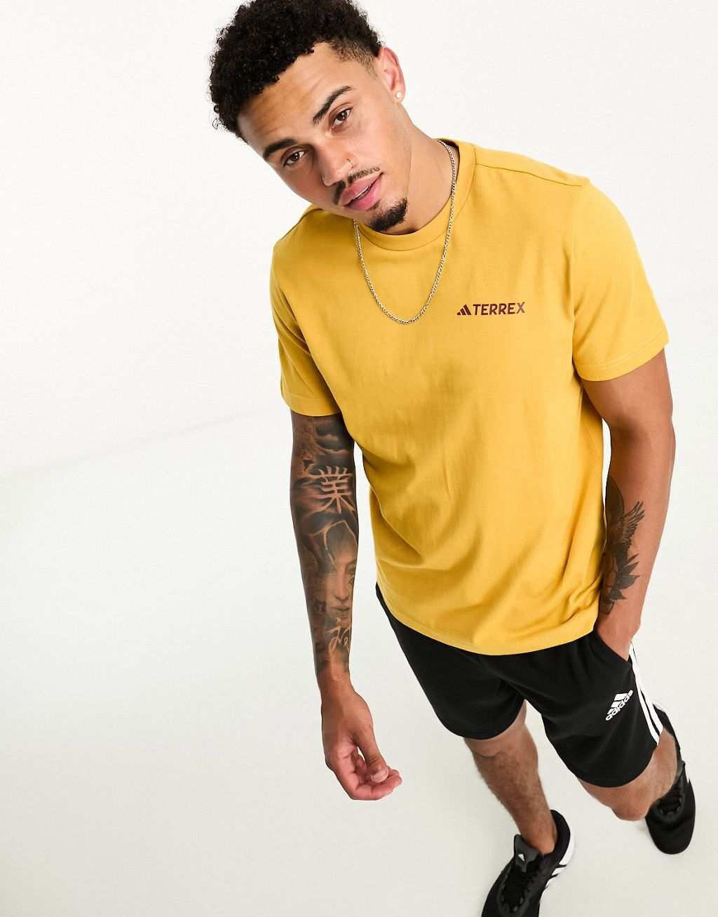 

Желтая уличная футболка adidas Terex, Желтый