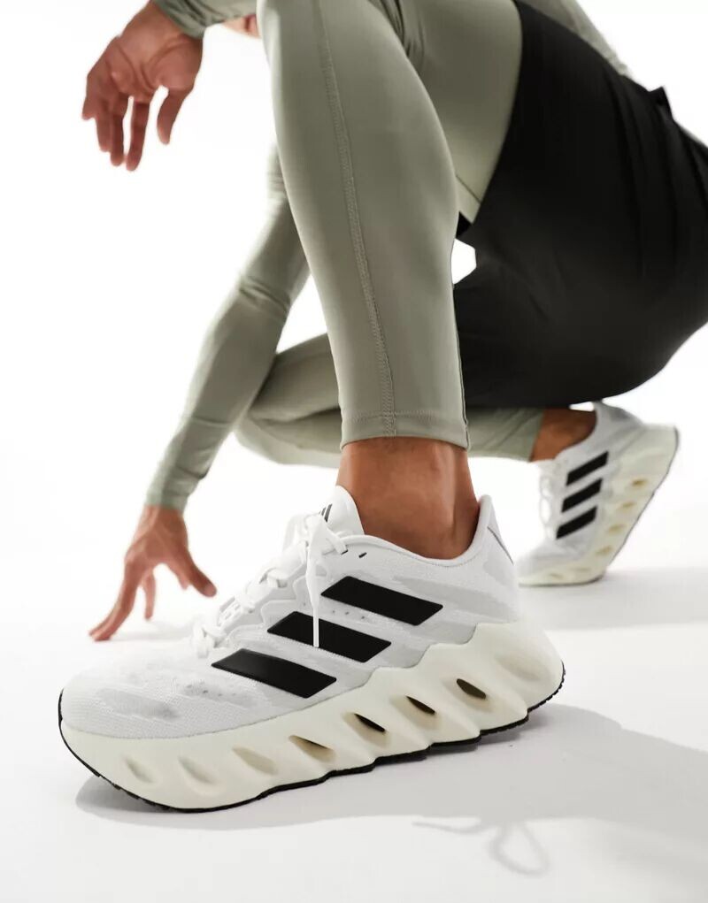 

Бело-черные кроссовки adidas Running Switch FWD adidas performance