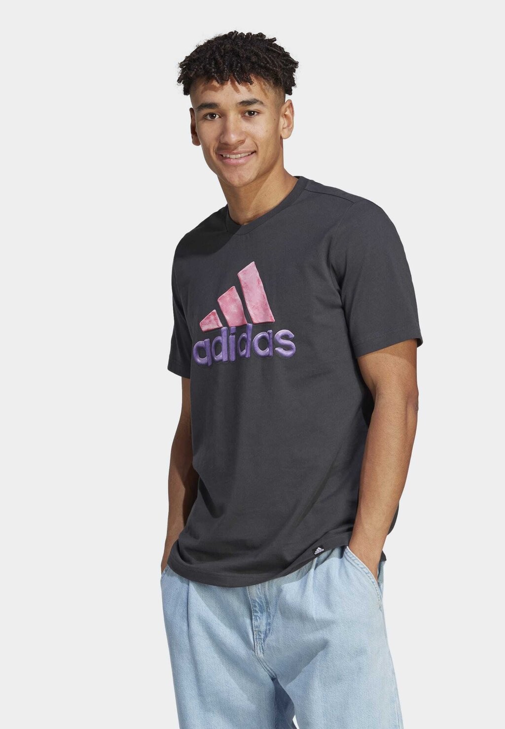 

Футболка с принтом Adidas, черный