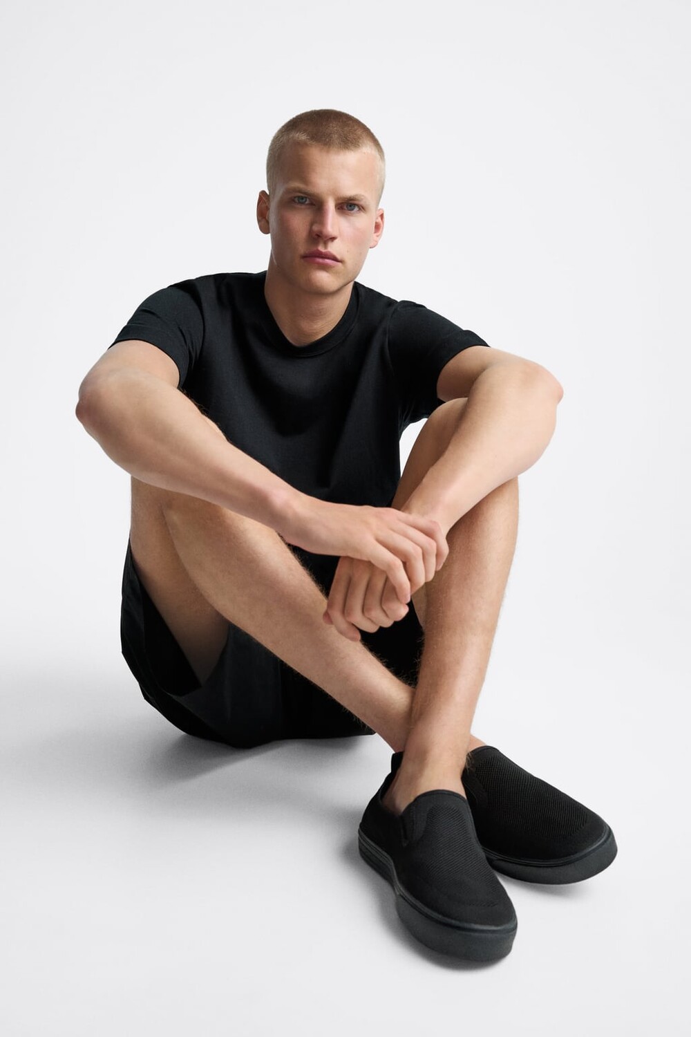 

Кроссовки из трикотажной ткани без шнрувовки ZARA, черный