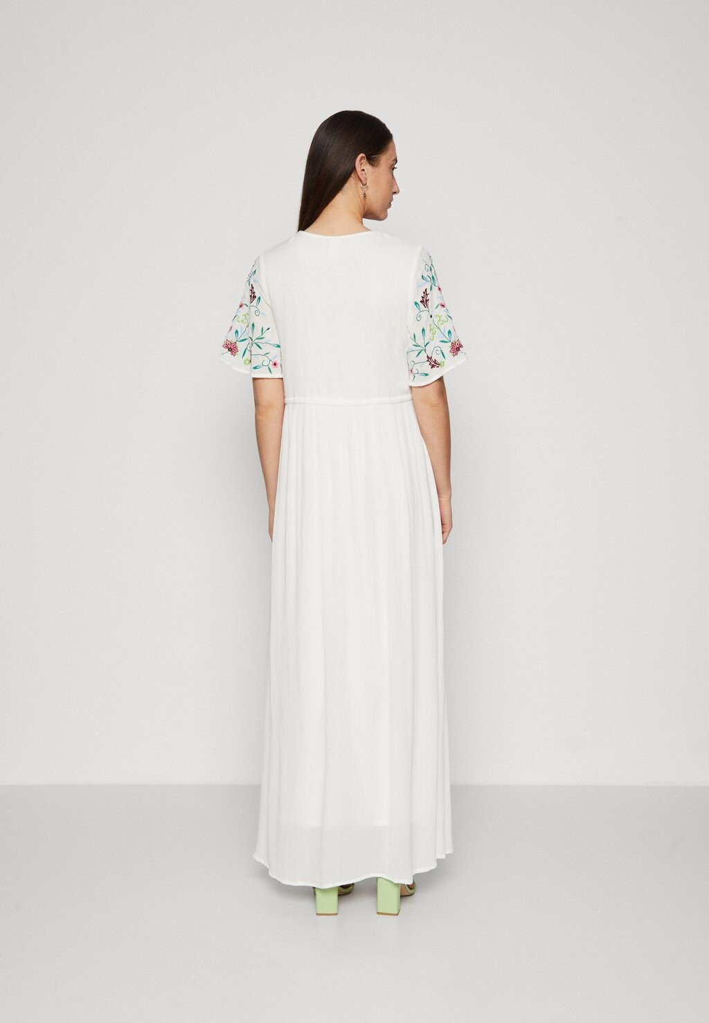 

Платье макси YASCHELLA DRESS YAS Tall, белый