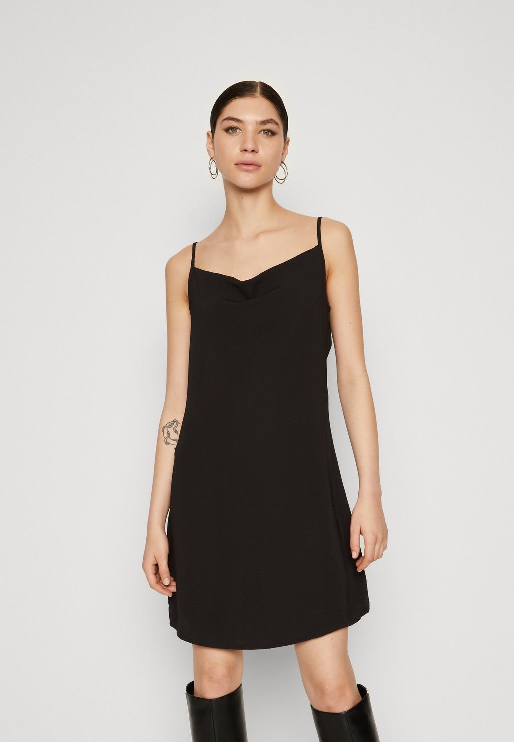 

Летнее платье Jdydivya Mini Strap Dress JDY, черный
