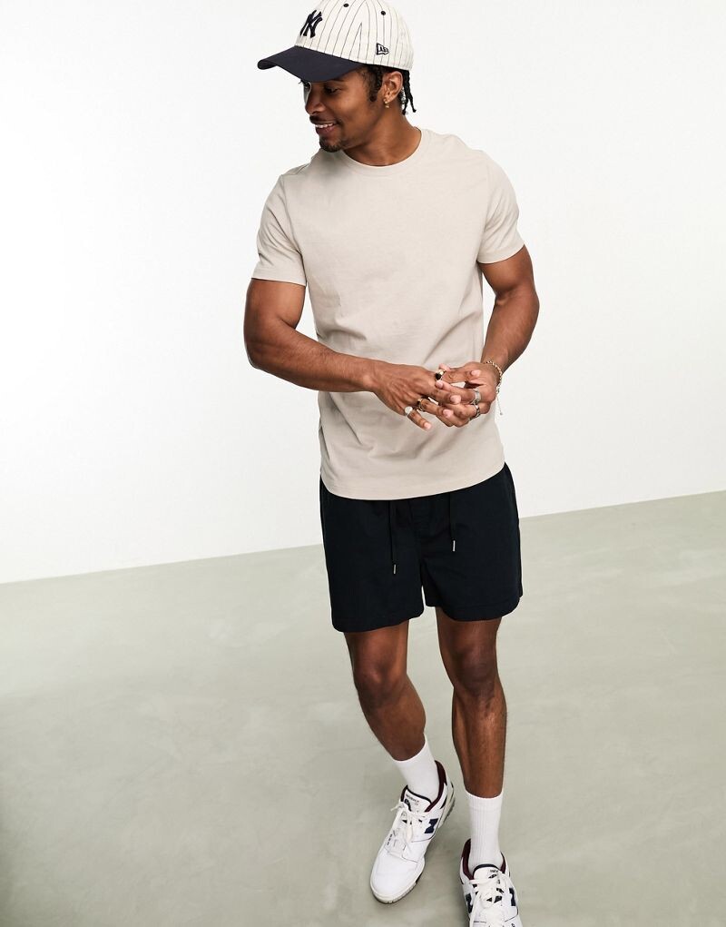 

Бежевая футболка Regular Regular Bershka