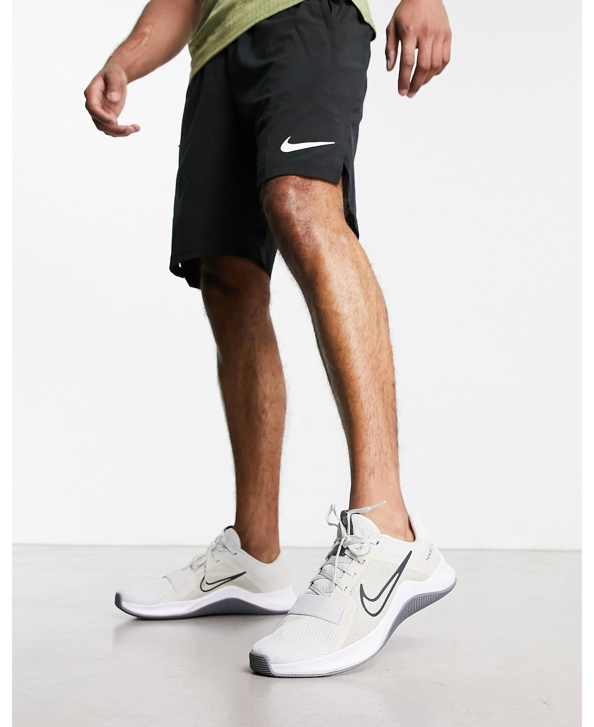 

Серые кроссовки Nike Training MC