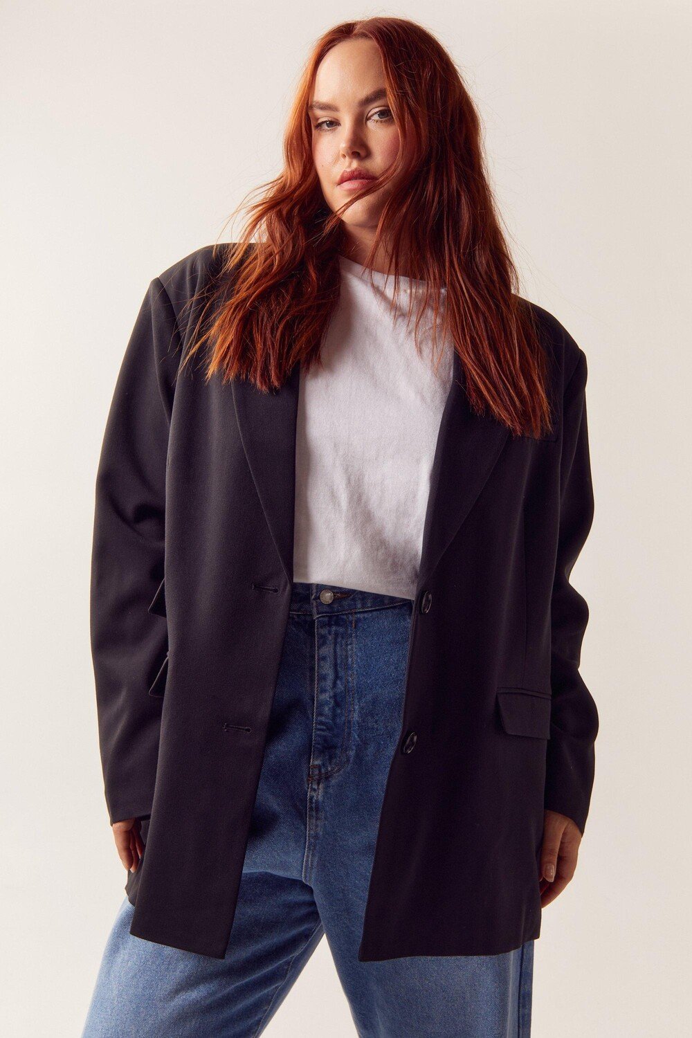 

Приталенный однобортный пиджак больших размеров Nasty Gal, черный