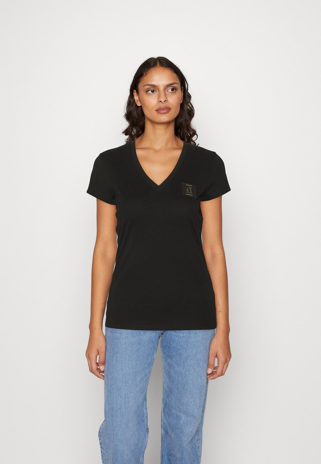 

Базовая футболка Armani Exchange, черный