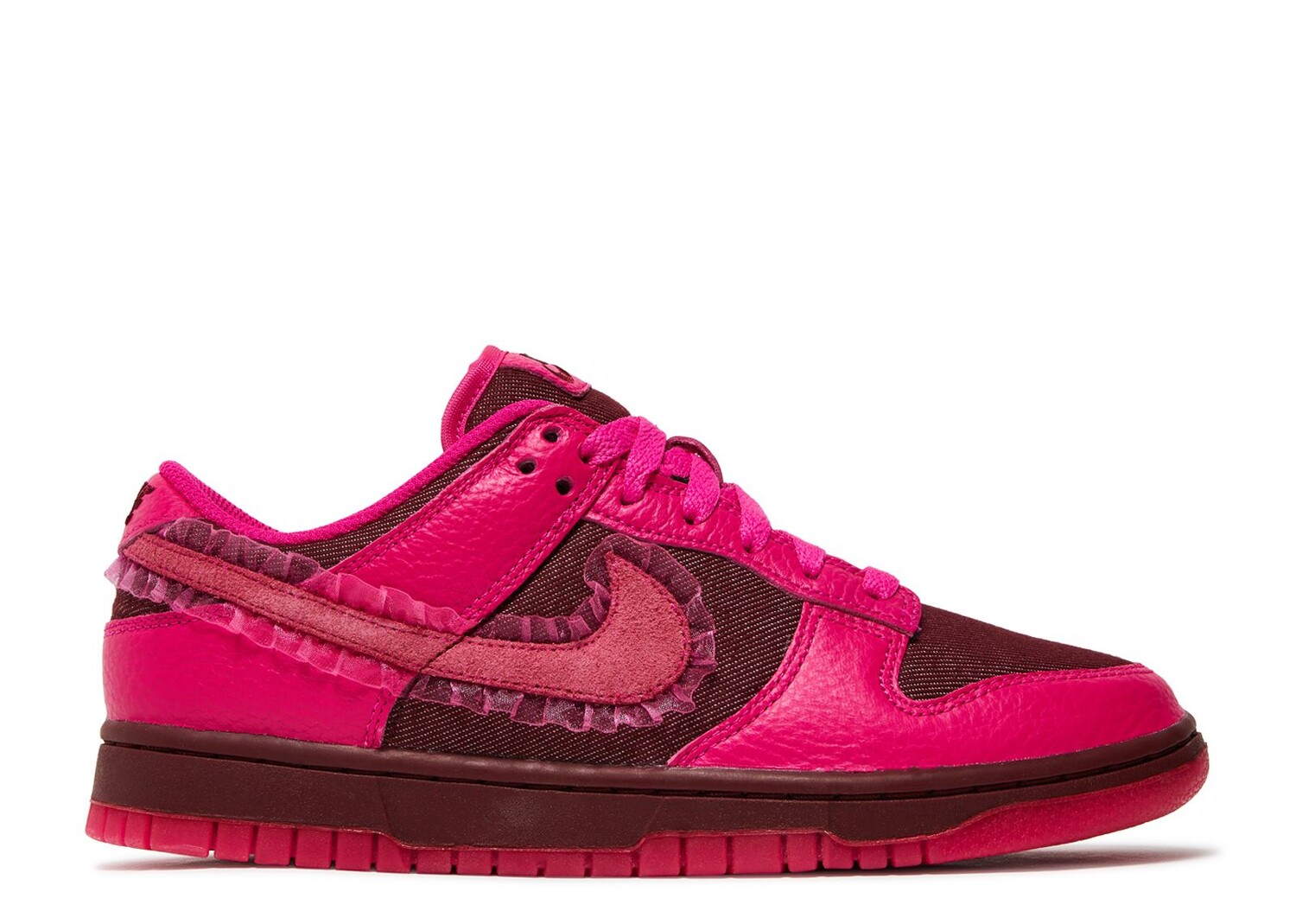 Sb dunk low valentine s day. Nike Dunk Valentines Day 2022. Nike Dunk Valentines Day 2021. Nike Dunk Low Valentines Day. Nike вишневые кроссовки.