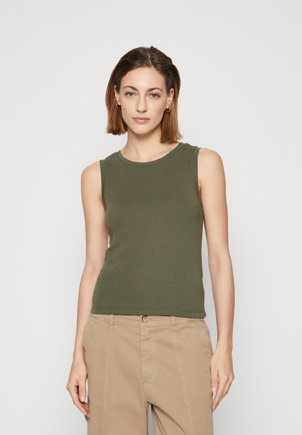 

Топ GAP, цвет olive night