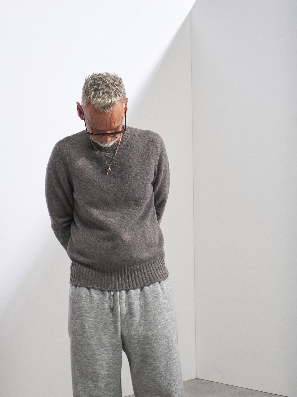 Облегающий свитер из овечьей шерсти с круглым вырезом Raey, серый