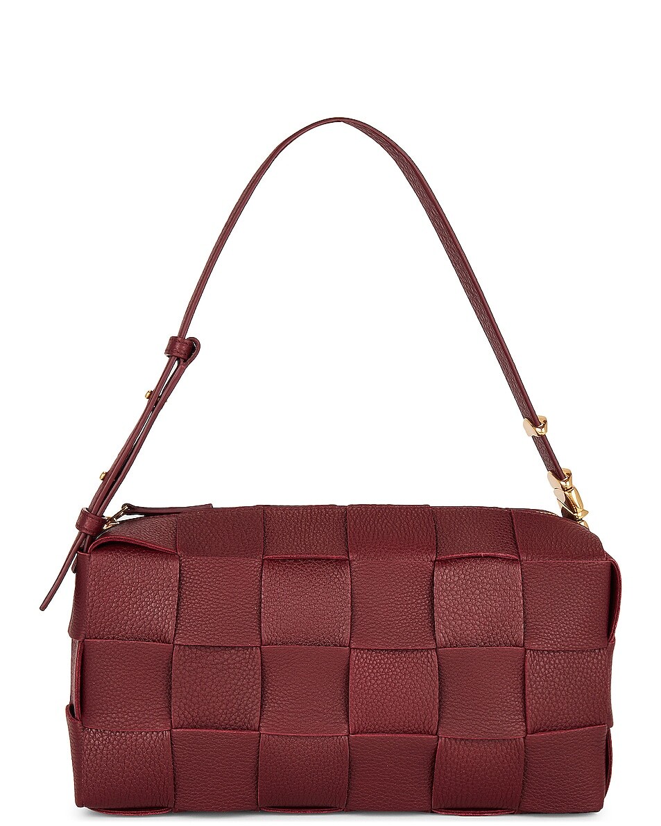 

Сумка через плечо Bottega Veneta Brick Cassette, цвет Barolo & Gold