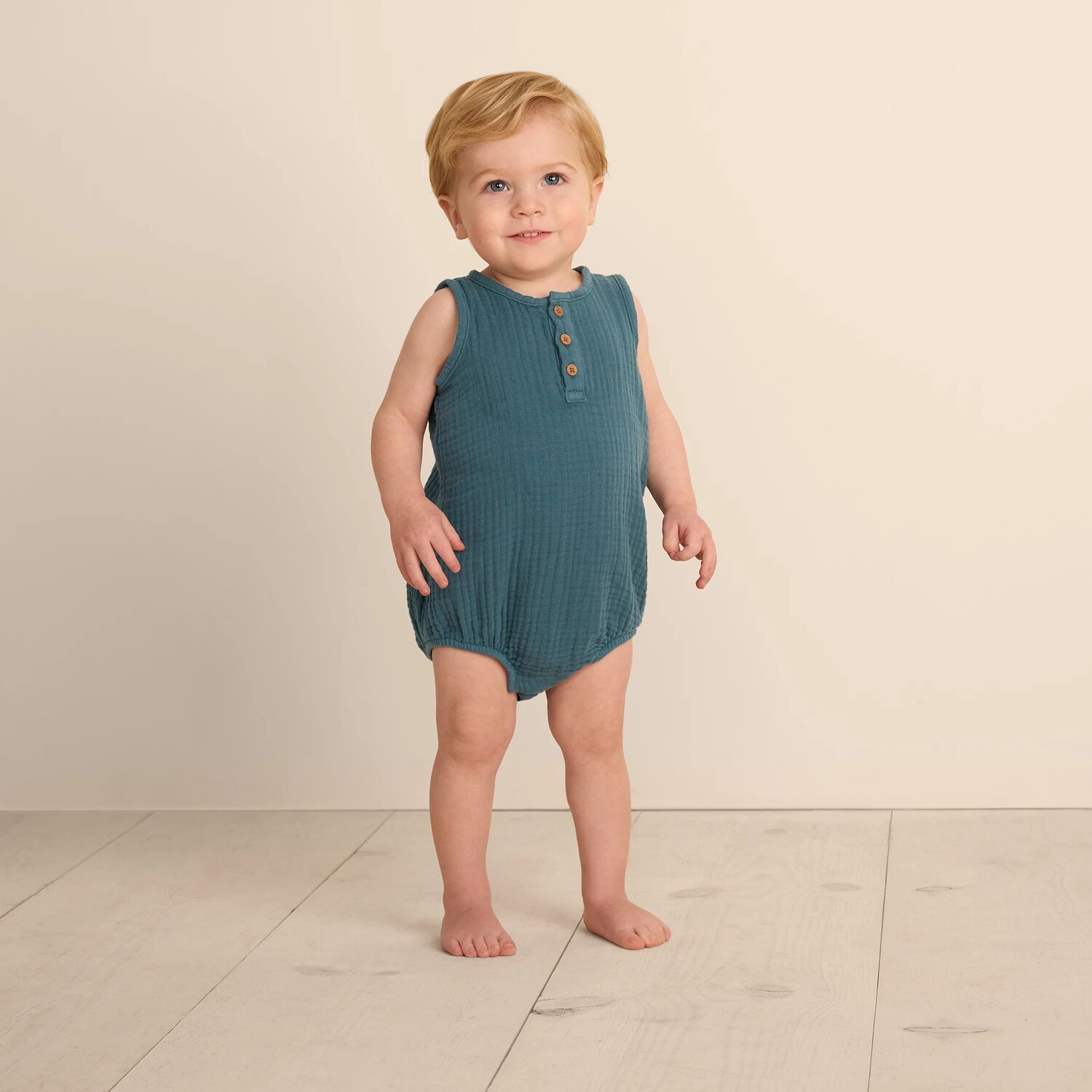 

Комбинезон Henley Bubble Baby Little Co. от Lauren Conrad из органической марли Little Co. by Lauren Conrad