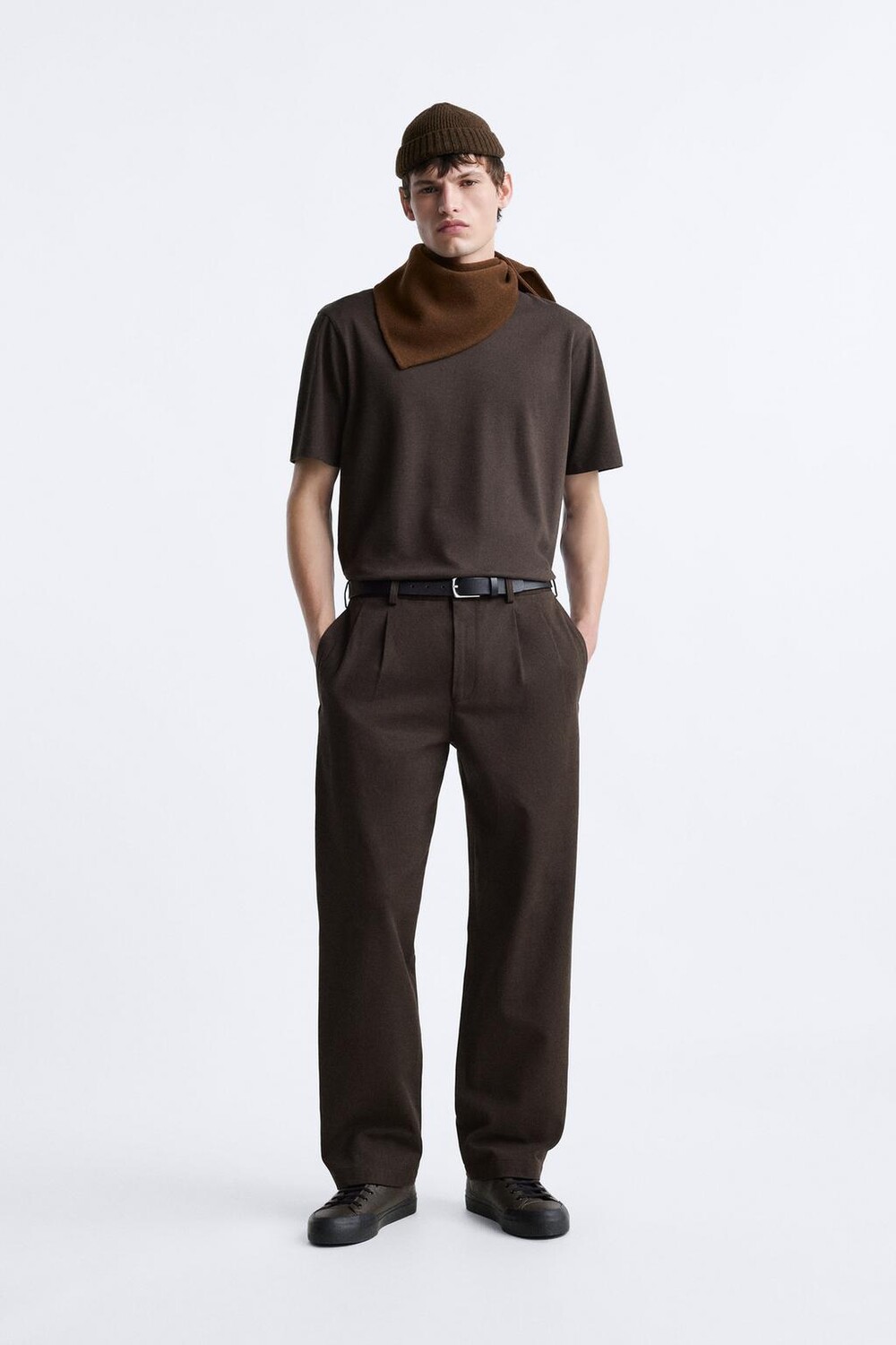 

Мягкая футболка стандартного кроя ZARA, шоколад