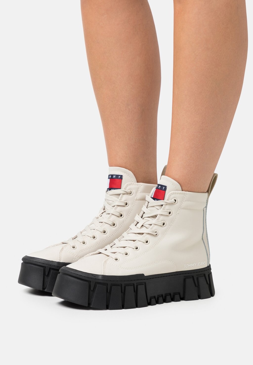 

Высокие кроссовки Tommy Jeans
