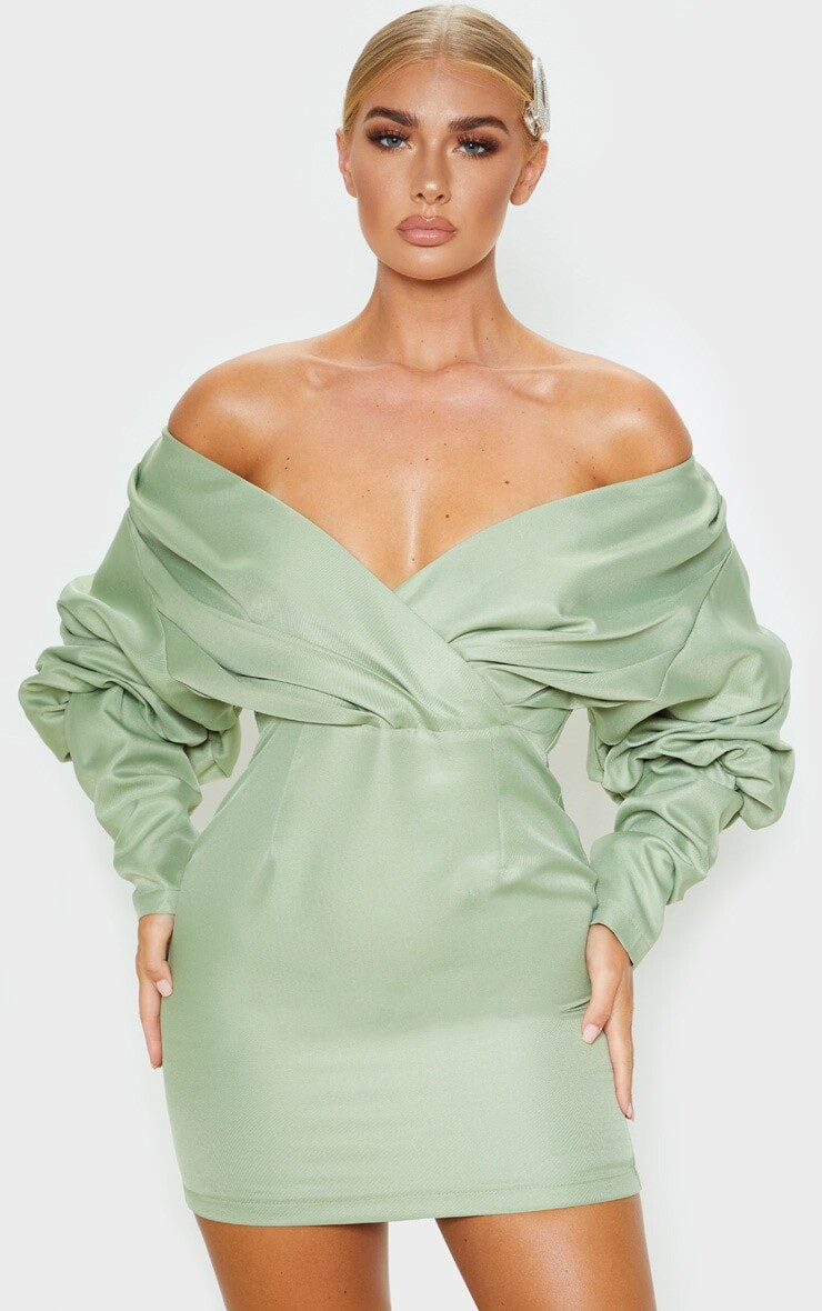 

PrettyLittleThing Зеленое облегающее платье с открытыми плечами и рюшами