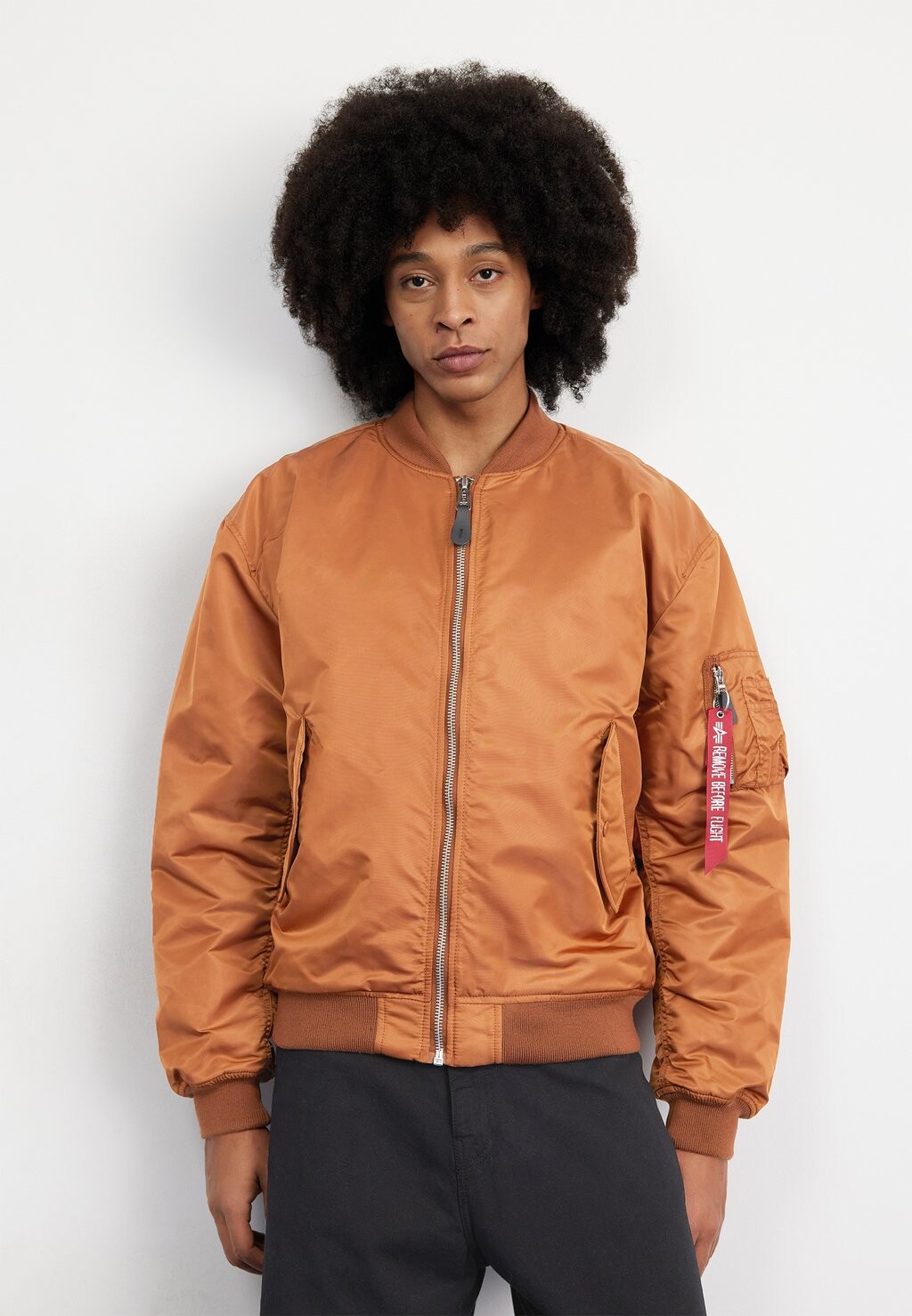 

Бомбер Alpha Industries, орехово-коричневый