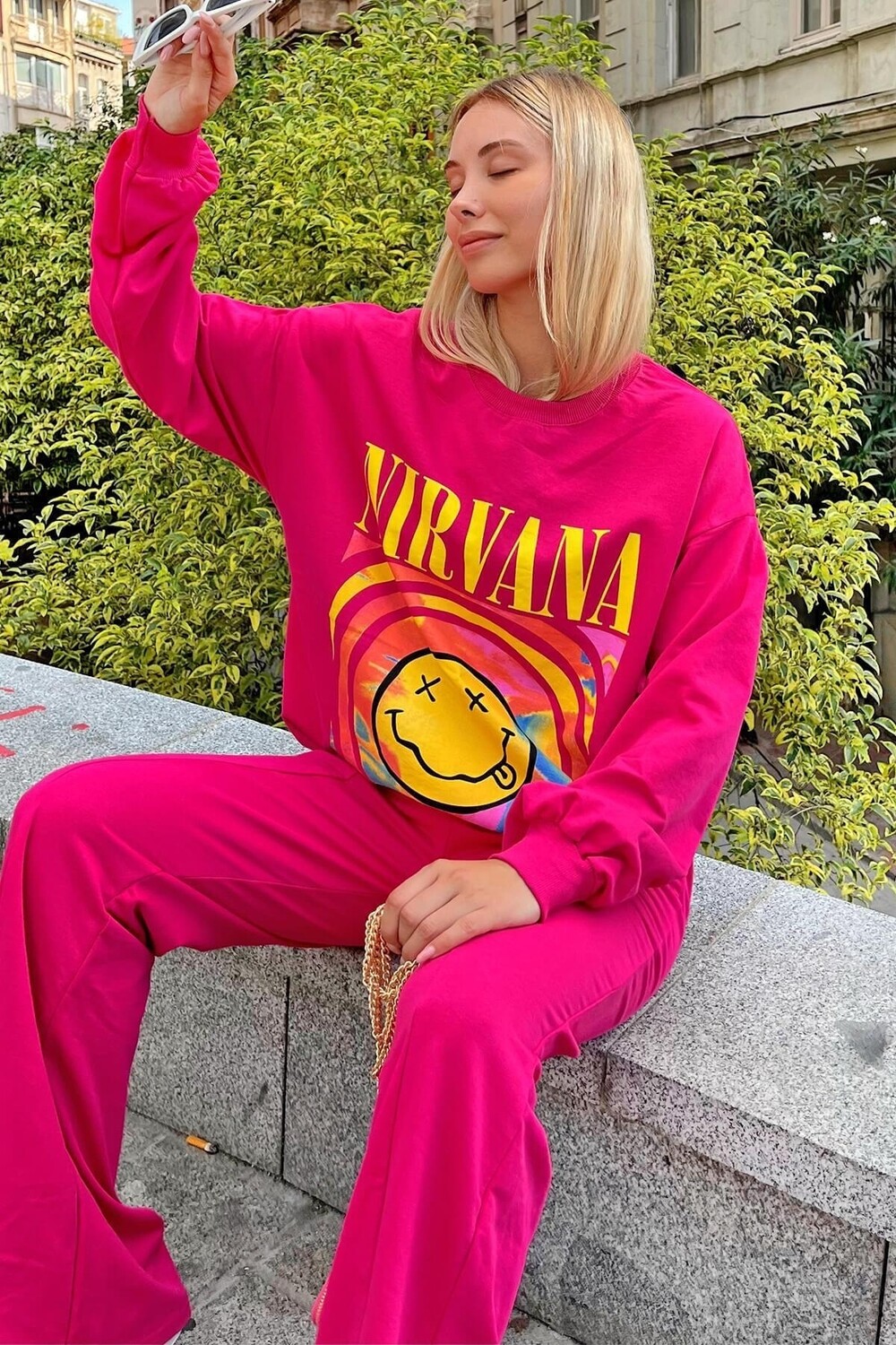 

Розовый женский свитшот с круглым вырезом с принтом Nirvana Swist