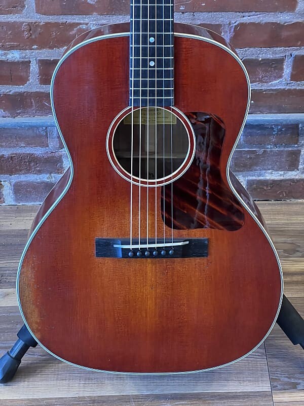 

Акустическая гитара Eastman E10OOSS/V Adirondack top with Mahogany back and sides Antique Varnish with hard case