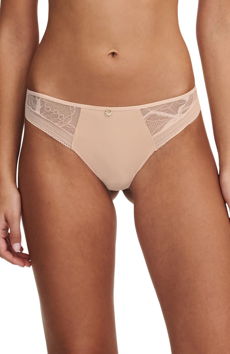 

Настоящие кружевные стринги CHANTELLE LINGERIE