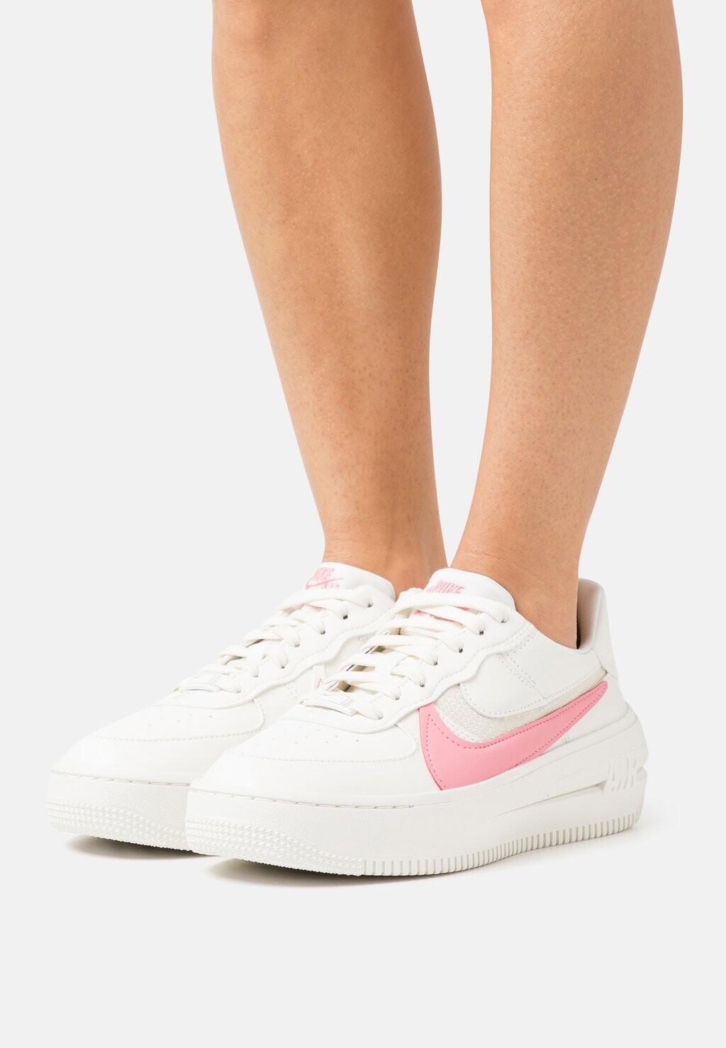 

Кроссовки Nike Af1 Plt.Af.Orm, парус / коралловый мел