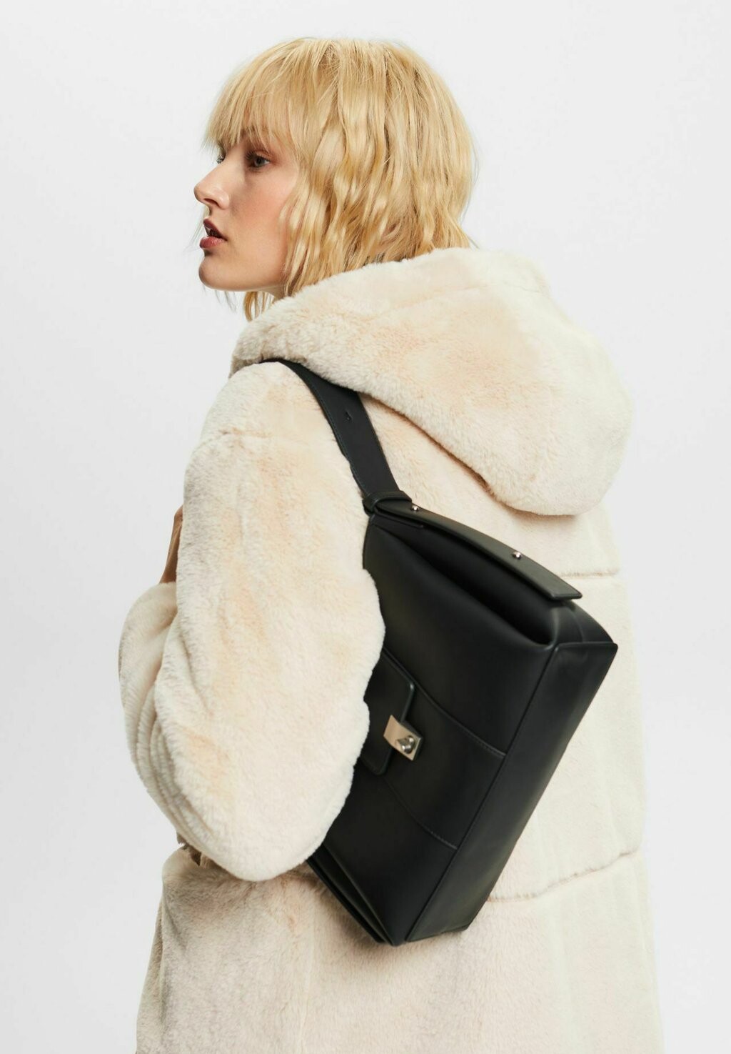 

Сумочка Esprit, цвет black