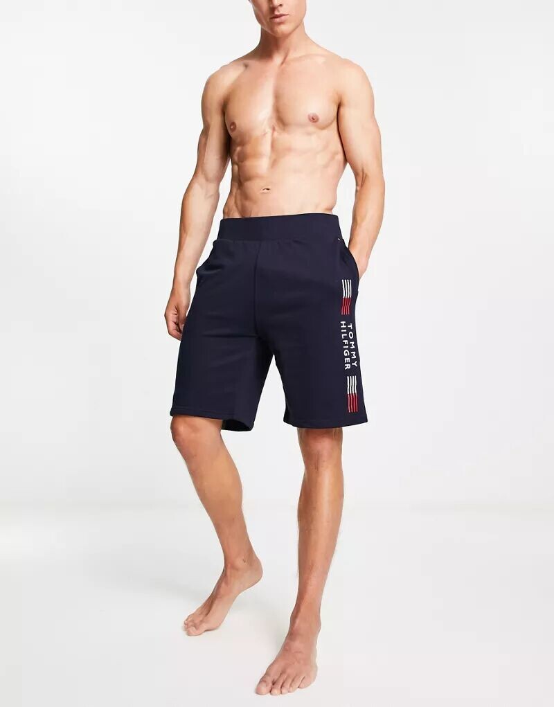

Темно-синие шорты Tommy Hilfiger (входит в комплект)