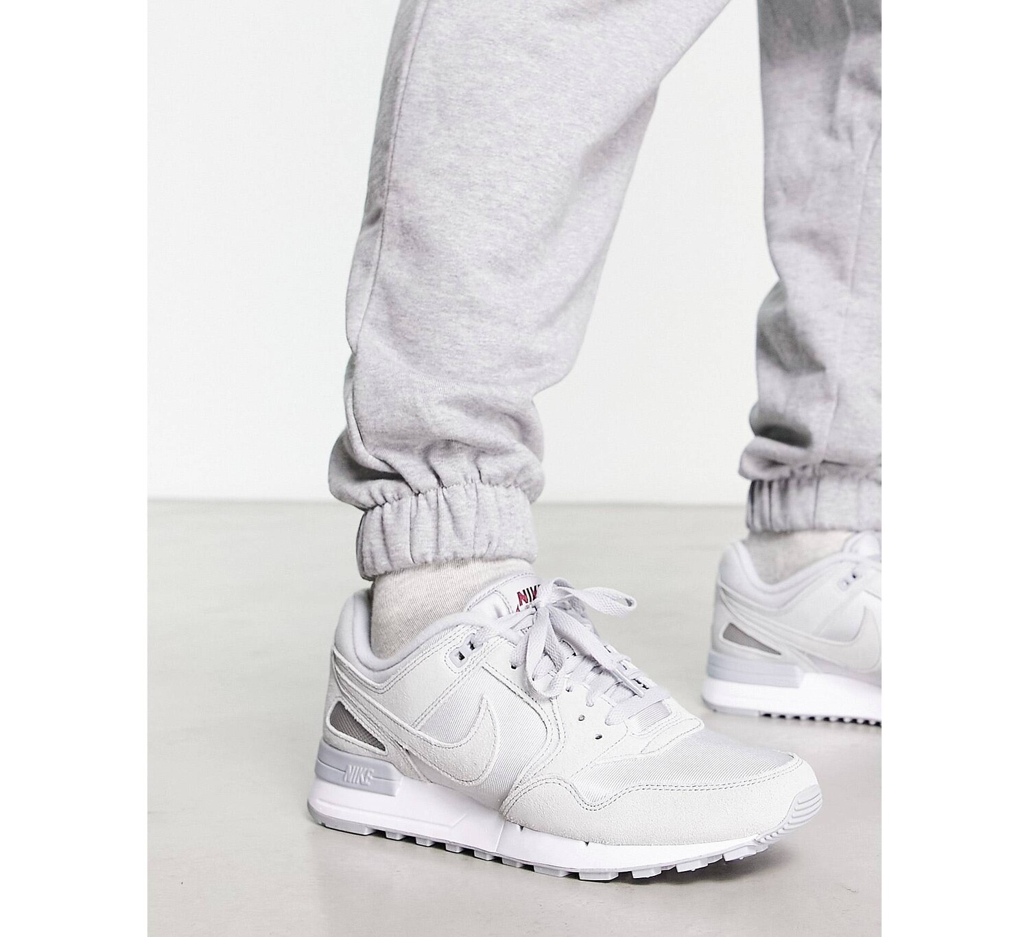 

Серые кроссовки Nike Air Pegasus '89