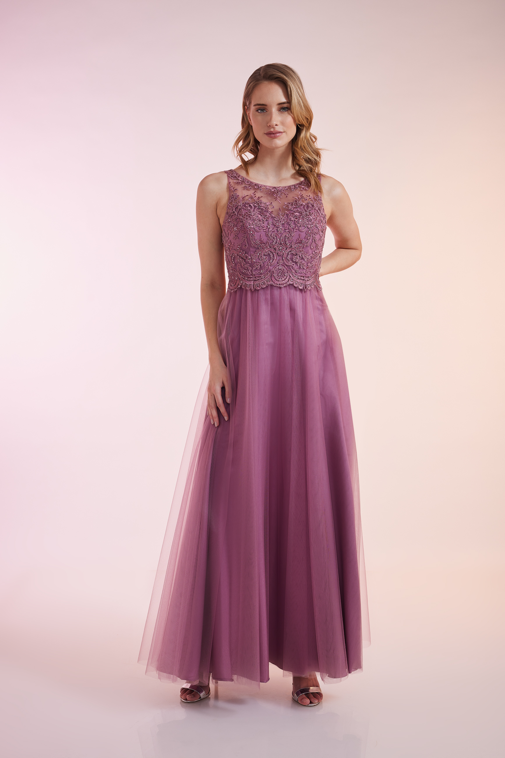 

Платье LAONA Abend Timeless Beauty Dress, цвет Rose Wine