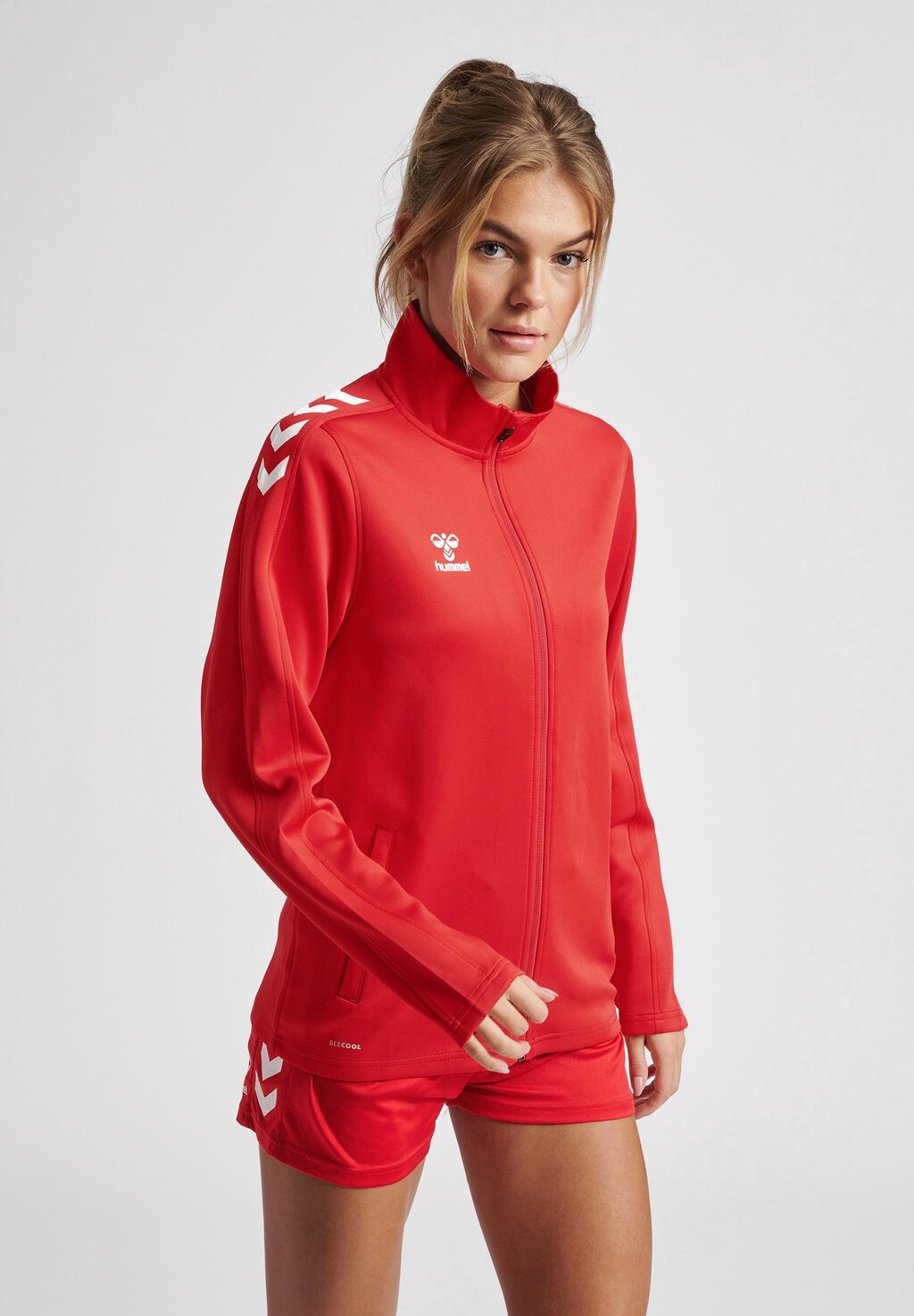 

Спортивная куртка Hummel, темно-красный