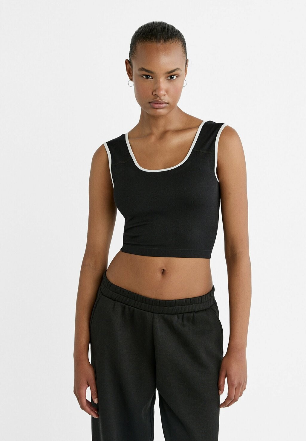 

Топ CONTRAST Stradivarius, цвет black