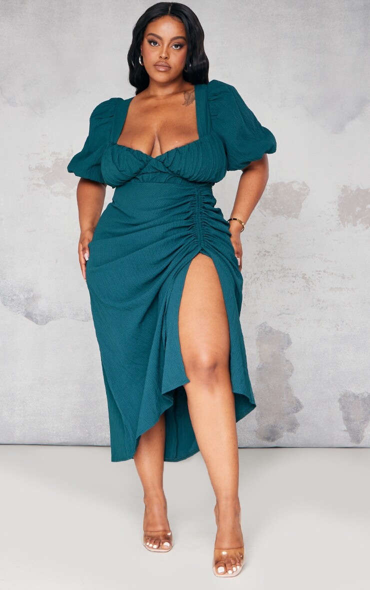 

PrettyLittleThing Плюс Изумрудно-зеленое платье миди с пышными рукавами и рюшами и разрезом по бокам, Зеленый