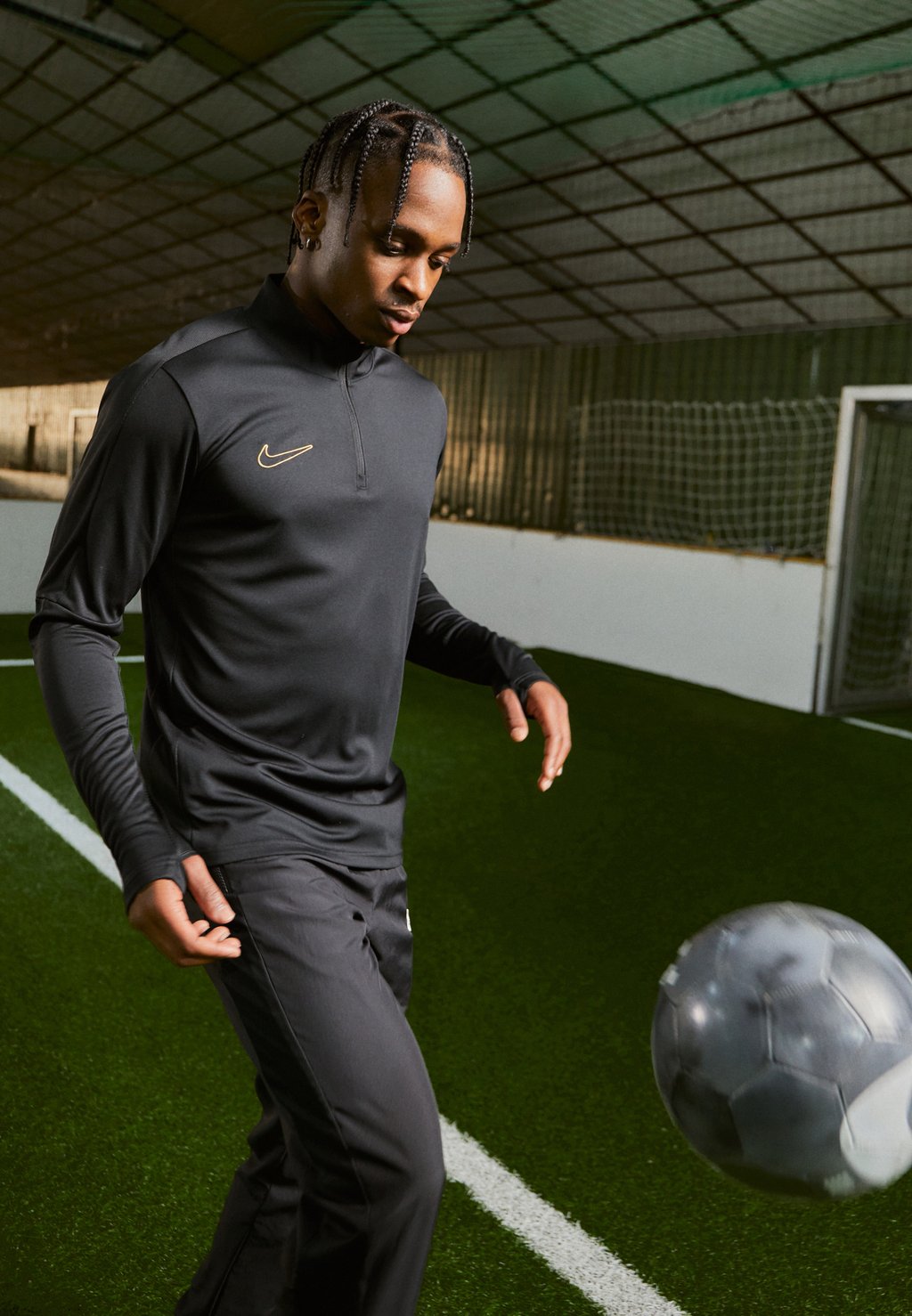 Футболка с длинным рукавом Academy 23 Drill Branded Nike, цвет black/metallic gold