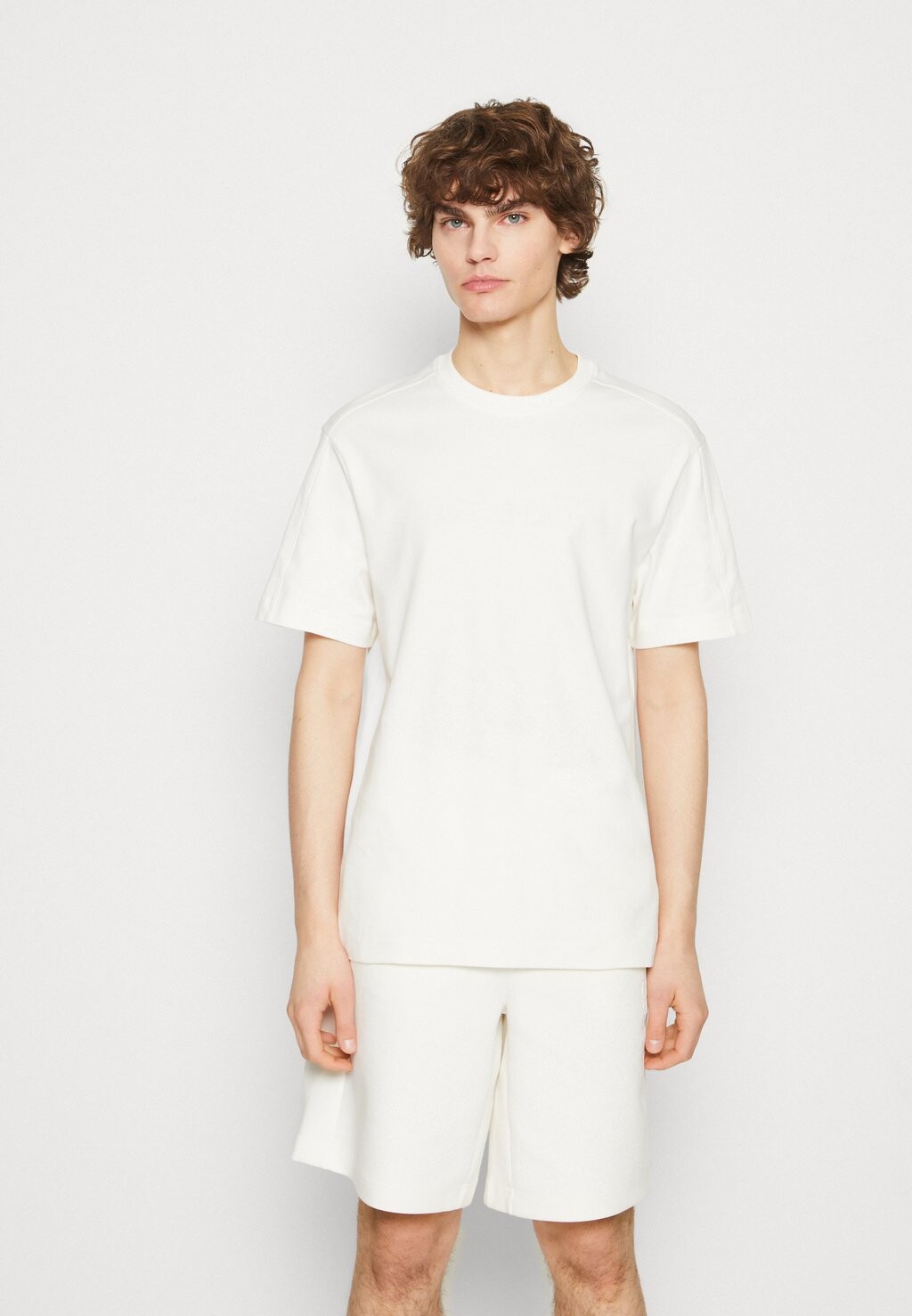 

Футболка с принтом Calvin Klein, молочный, Оранжевый